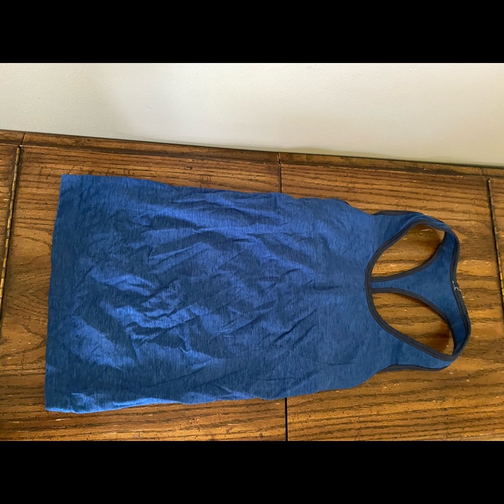 Lululemon workout top